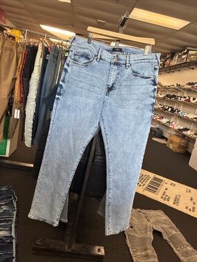 $159 True Religion Men`s Geno Relaxed Slim Jeans Men`s Size Light Shaker NWT 36